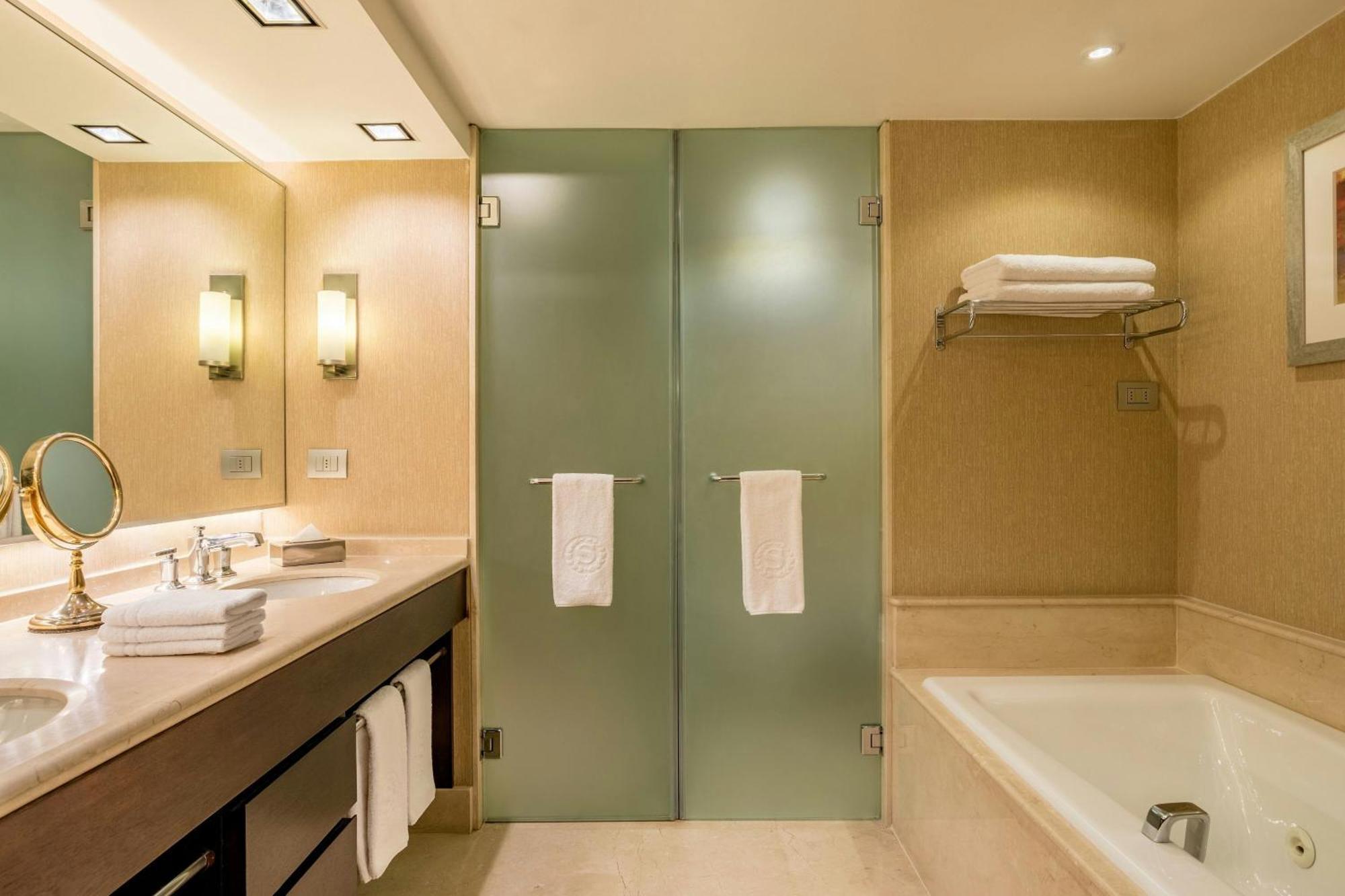 Sheraton Santiago Hotel & Convention Center Exterior photo A modern bathroom