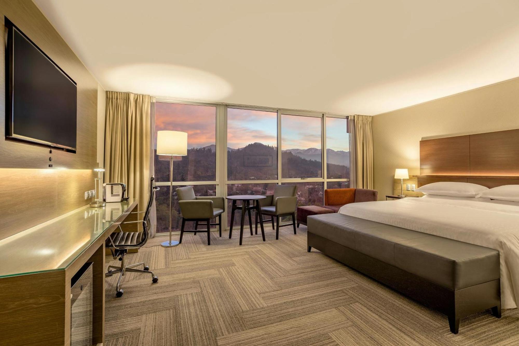Sheraton Santiago Hotel & Convention Center Exterior photo A guest room at the Hilton Scottsdale Resort at Troon