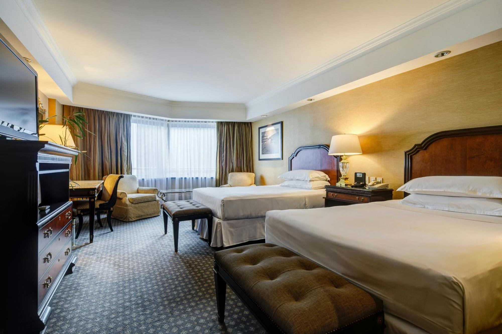 Sheraton Santiago Hotel & Convention Center Exterior photo A room at the hotel