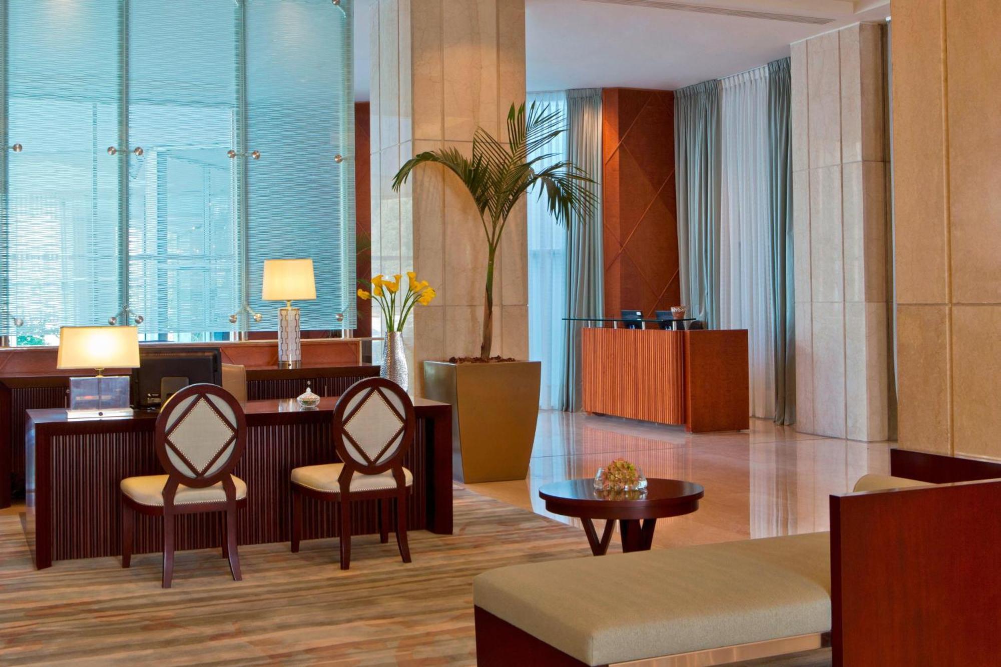 Sheraton Santiago Hotel & Convention Center Exterior photo Concierge desk at the Westin Mumbai