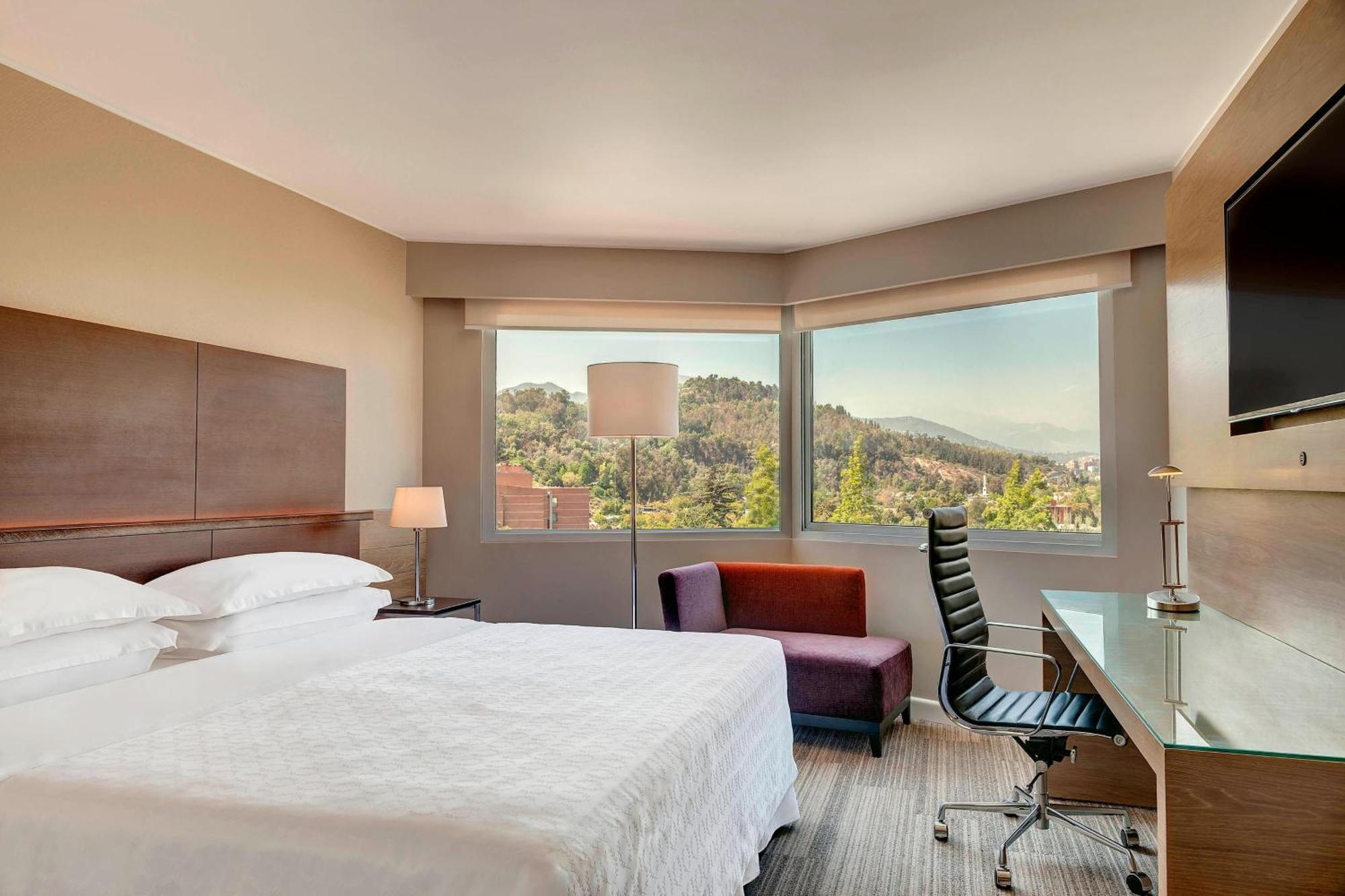 Sheraton Santiago Hotel & Convention Center Exterior photo A guest room at the Hilton San Francisco Airport